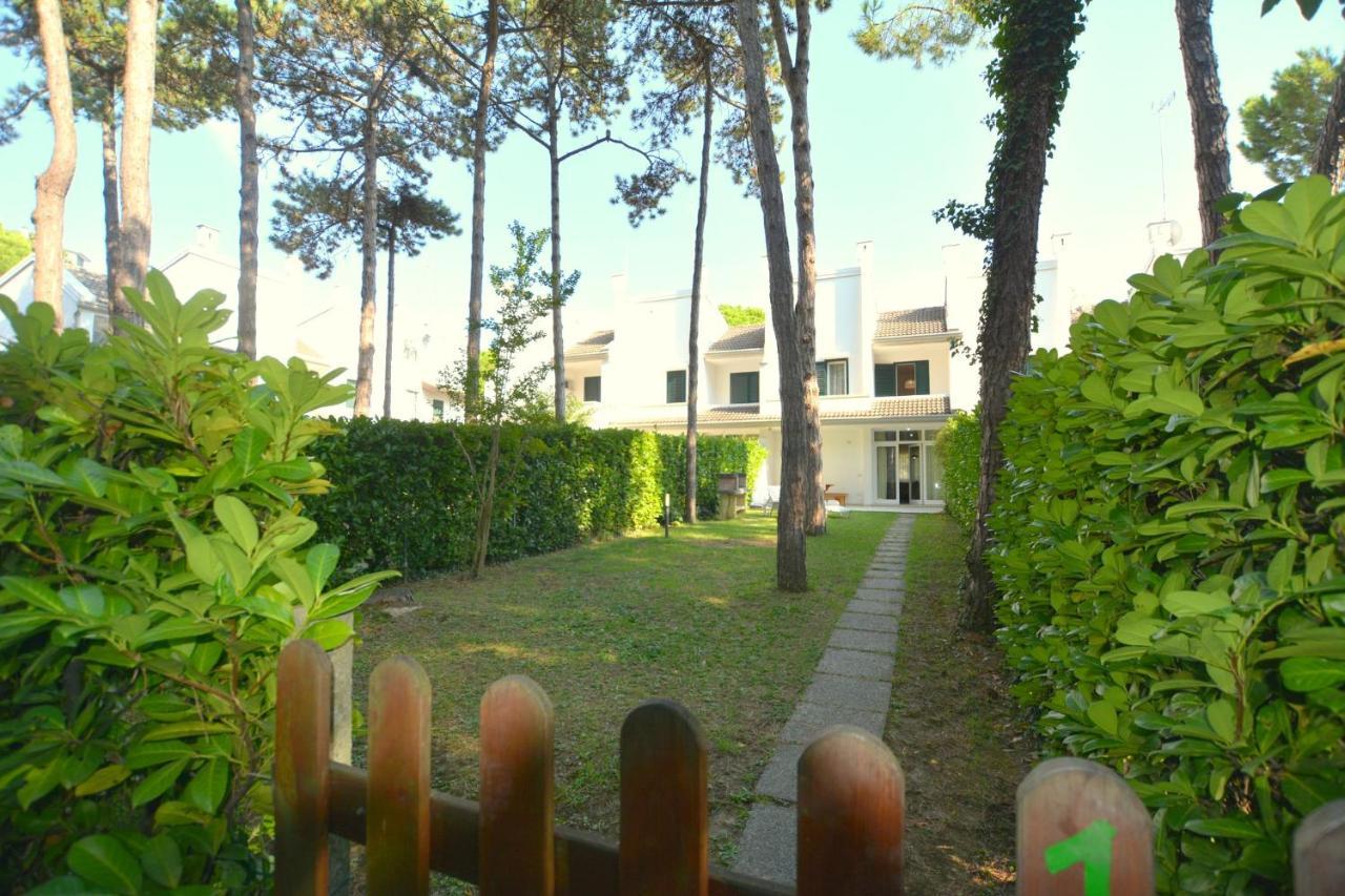 Villa A Lignano Pineta Lignano Sabbiadoro Buitenkant foto